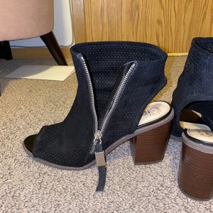 Sam eldmen peekaboo booties